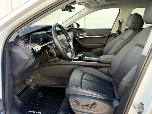 Used 2020 Audi e-tron Premium Plus image 23