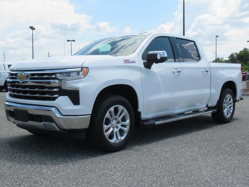 Used 2023 Chevrolet Silverado 1500 LTZ w/ Z71 Off-Road Package AWD/4WD image 3
