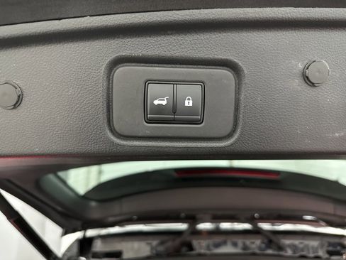 Used 2024 Nissan Pathfinder Platinum image 39