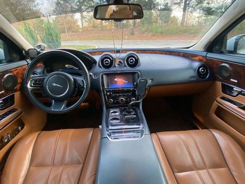Used 2011 Jaguar XJ L Supercharged RWD image 9