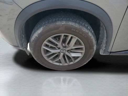 Used 2023 Nissan Rogue S image 10