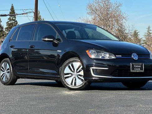 Used 2016 Volkswagen e-Golf SE w/ DC Fast Charging Package image 6