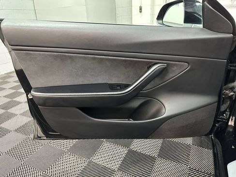 Used 2018 Tesla Model 3 Long Range RWD image 17