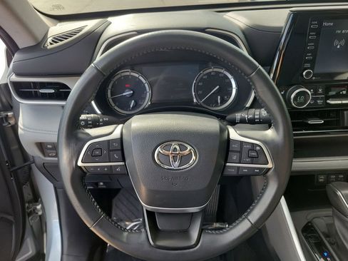 Used 2022 Toyota Highlander XLE image 29