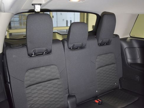 Used 2023 Nissan Pathfinder SV image 39