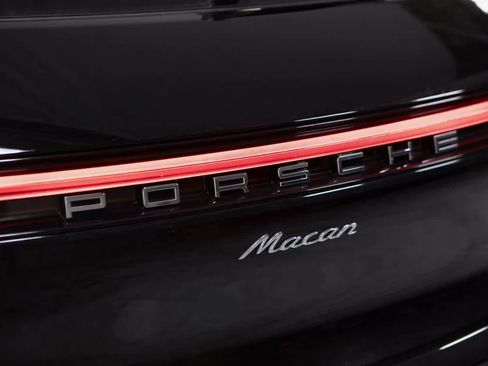 Used 2026 Porsche Macan AWD/4WD image 18