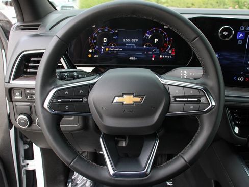 Used 2025 Chevrolet Suburban LS image 20