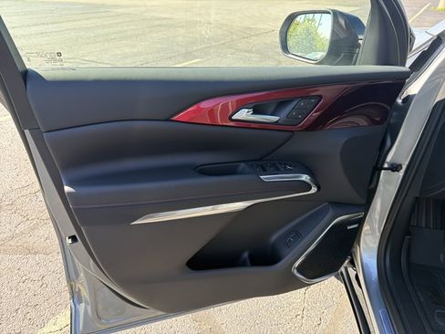 New 2026 Chevrolet Traverse RS w/ LPO, Floor Liner Package AWD/4WD image 10