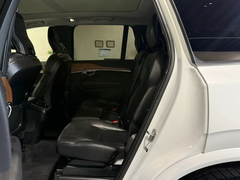 Used 2022 Volvo XC90 T5 Momentum w/ Advanced Package AWD/4WD image 16