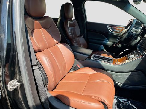 Used 2018 Lincoln Continental Reserve AWD/4WD image 30