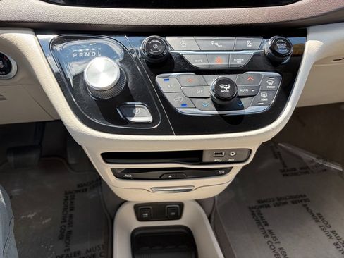 Used 2020 Chrysler Pacifica Touring-L Plus FWD image 44