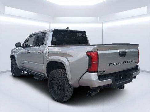 Used 2025 Toyota Tacoma SR5 AWD/4WD image 5