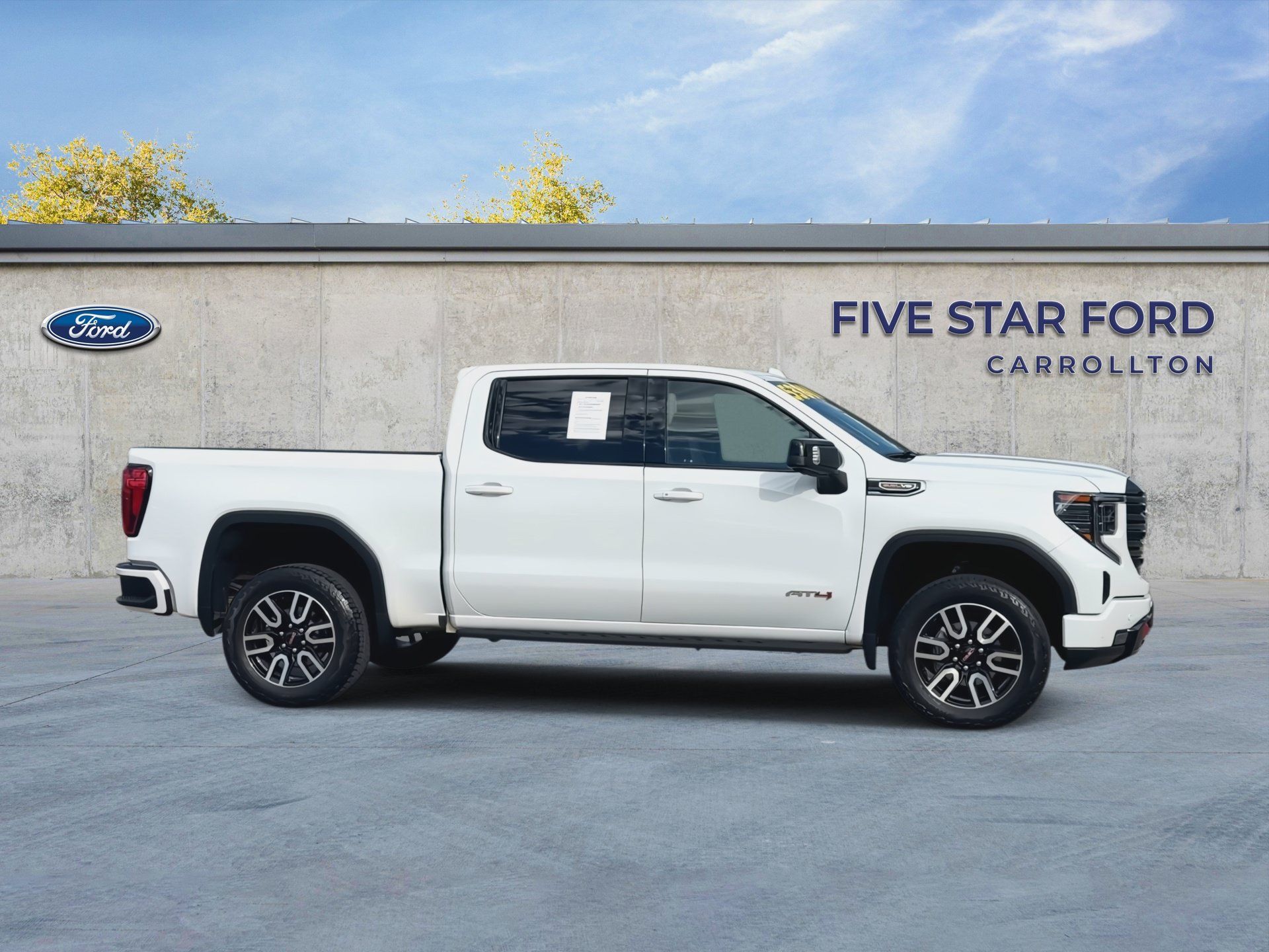 Used 2025 GMC Sierra 1500 AT4 w/ AT4 Premium Package AWD/4WD image 9