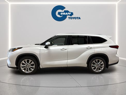 Used 2023 Toyota Highlander Limited AWD/4WD image 12