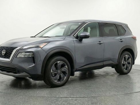 Used 2025 Nissan Rogue SV FWD image 3
