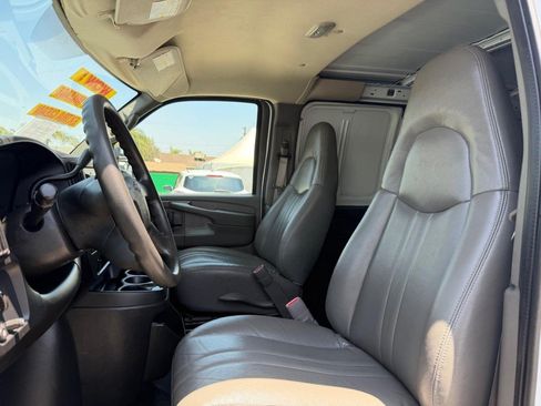 Used 2007 Chevrolet Express 3500 RWD image 18