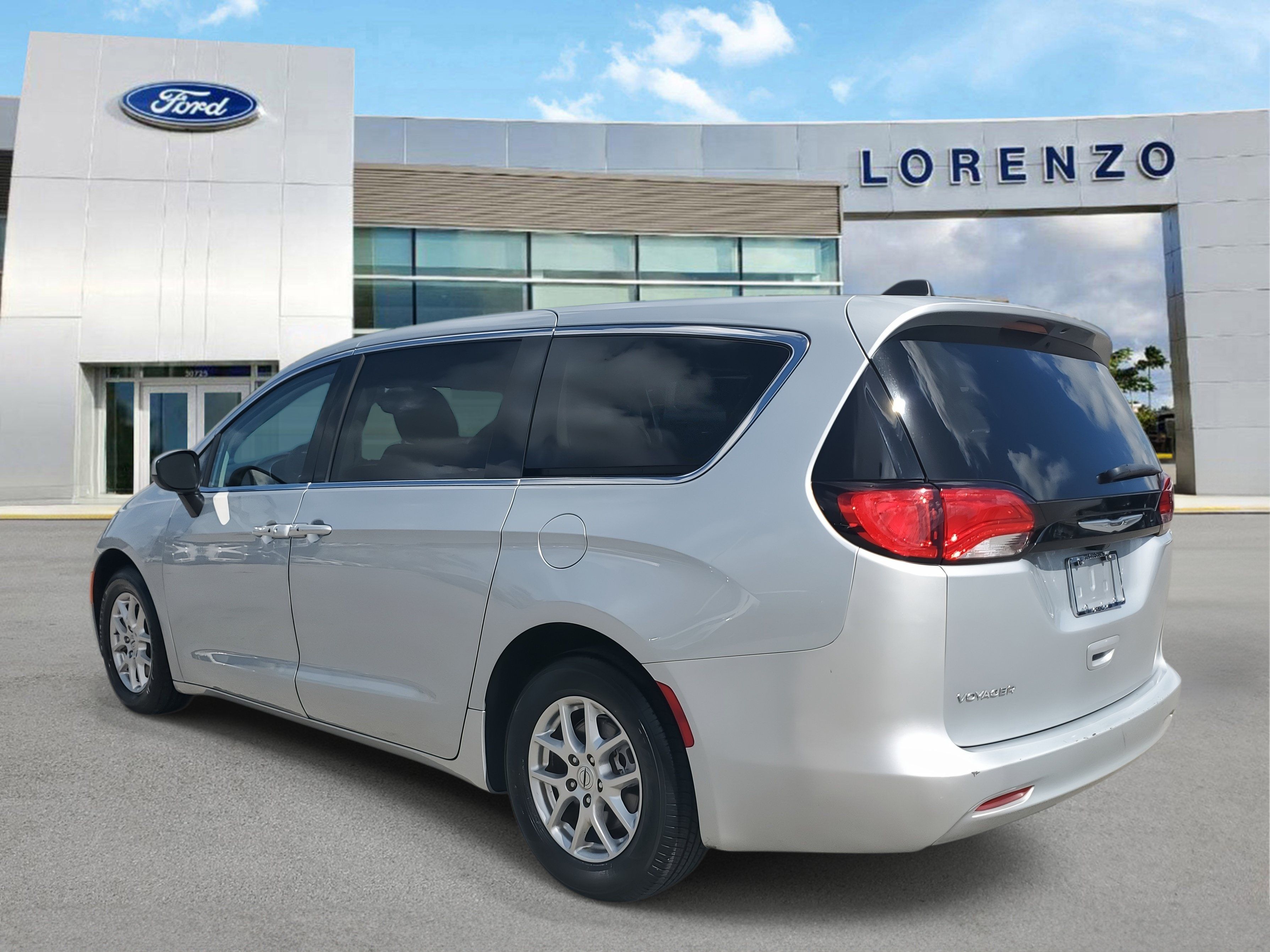 Used 2023 Chrysler Voyager LX FWD image 7