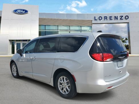 Used 2023 Chrysler Voyager LX image 7