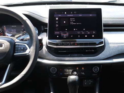 Used 2022 Jeep Compass Latitude FWD image 15