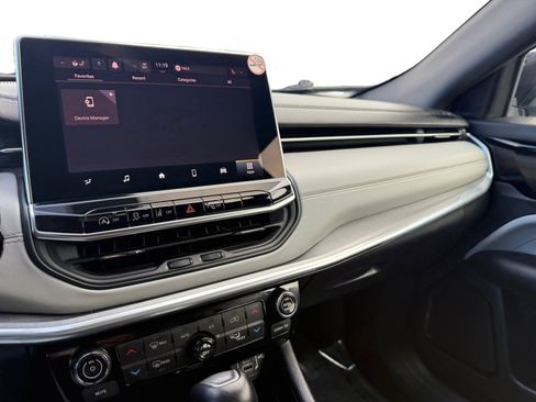 Used 2023 Jeep Compass Limited image 12