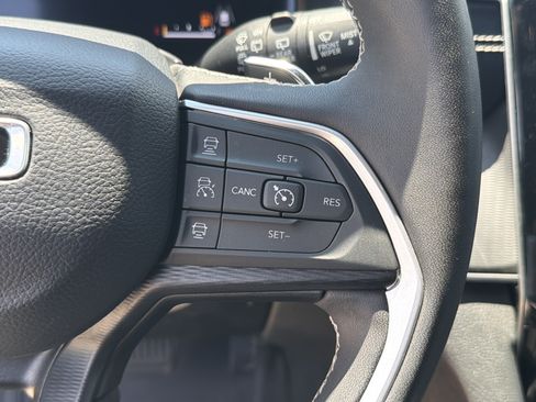 Used 2024 Jeep Grand Cherokee Altitude RWD image 17