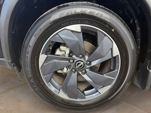 Used 2025 Nissan Rogue SV w/ SV Premium Package image 29