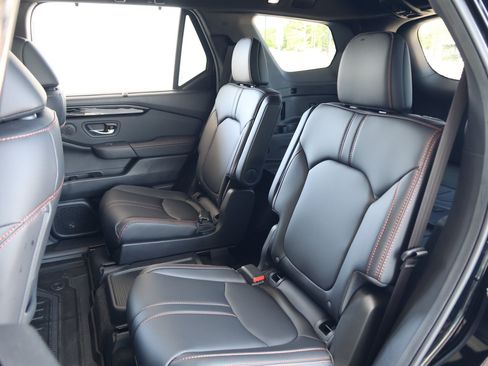 Used 2025 Honda Pilot TrailSport image 37