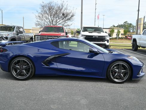 Used 2025 Chevrolet Corvette Stingray Premium Cpe w/ Z51 Performance Package RWD image 11