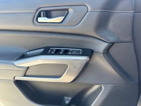Used 2022 Nissan Pathfinder SL w/ SL Premium Package FWD image 18
