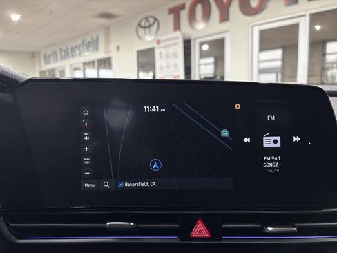 Used 2023 Hyundai Elantra Limited image 19