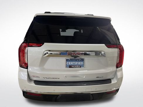 Used 2023 GMC Yukon SLT w/ SLT Premium Package image 3