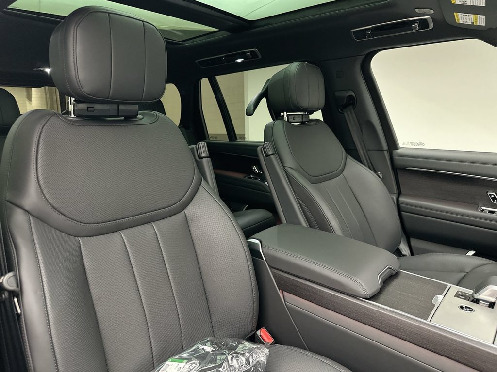 New 2026 Land Rover Range Rover Long Wheelbase SE AWD/4WD image 6