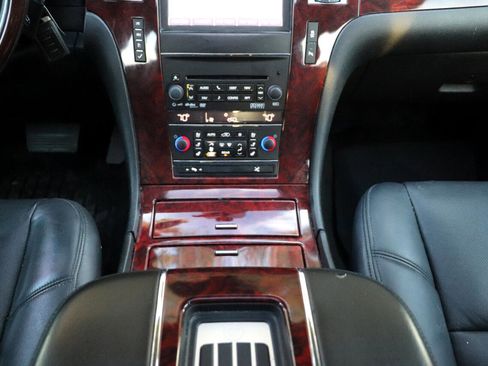 Used 2014 Cadillac Escalade ESV Premium image 19