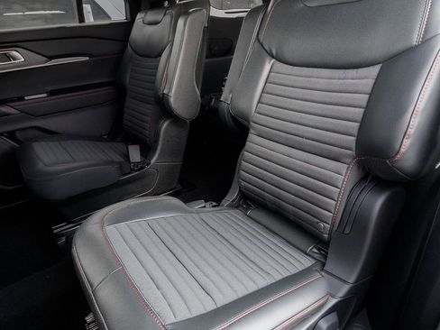 Used 2026 Ford Explorer ST-Line w/ ST-Line Street Pack AWD/4WD image 13