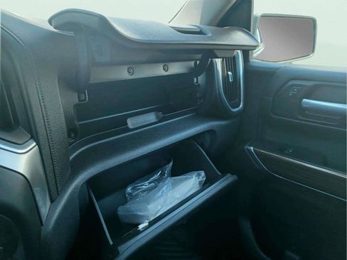 Used 2021 Chevrolet Silverado 1500 LT w/ Convenience Package II AWD/4WD image 23