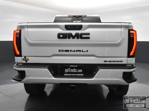Used 2024 GMC Sierra 2500 Denali Ultimate AWD/4WD image 6