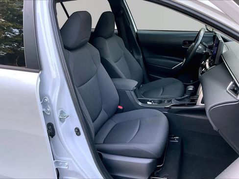 Certified 2023 Toyota Corolla Cross LE w/ Moonroof Package FWD image 9