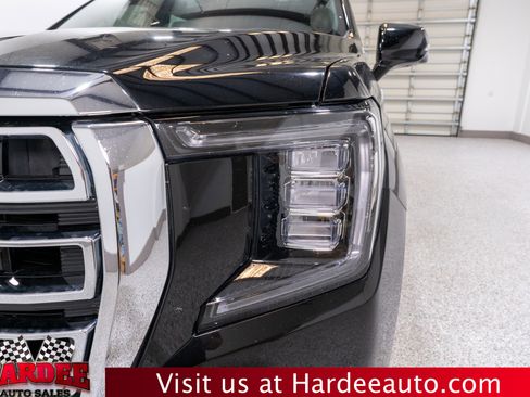 Used 2023 GMC Yukon XL SLT w/ SLT Luxury Package AWD/4WD image 8