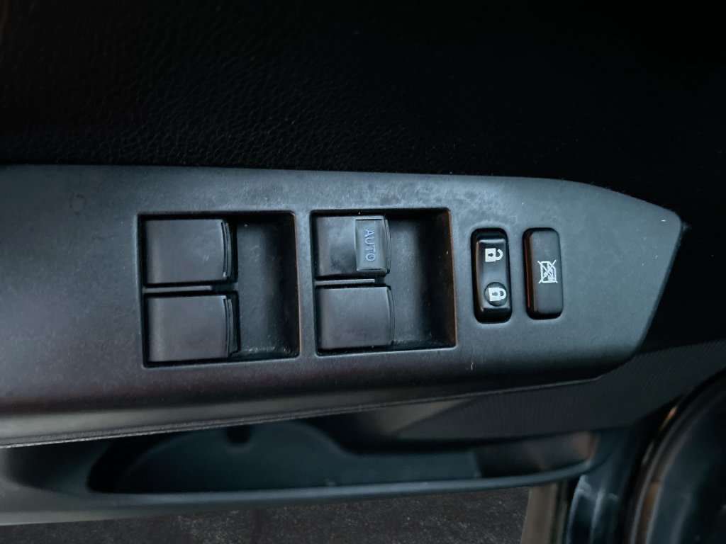 Used 2018 Toyota RAV4 XLE FWD image 12