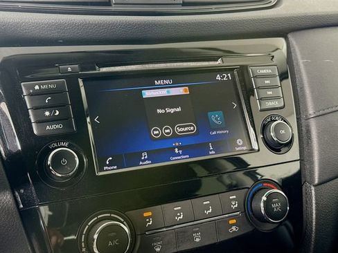 Used 2018 Nissan Rogue S AWD/4WD image 16