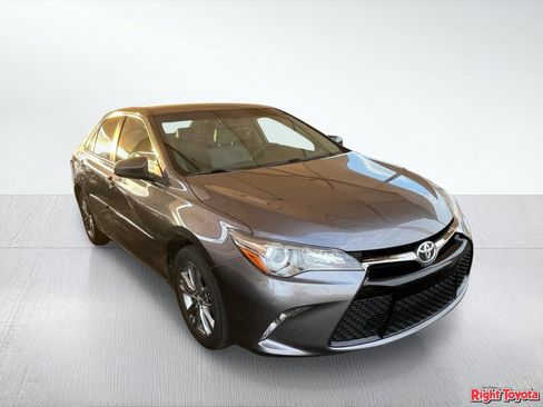 Used 2017 Toyota Camry SE FWD image 5