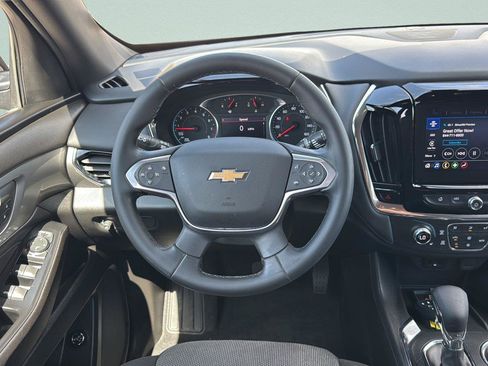Used 2023 Chevrolet Traverse LT FWD image 12