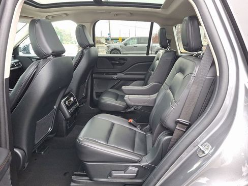 Used 2023 Lincoln Aviator AWD w/ Premium Package image 10