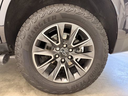 Used 2024 Chevrolet Tahoe Z71 image 12