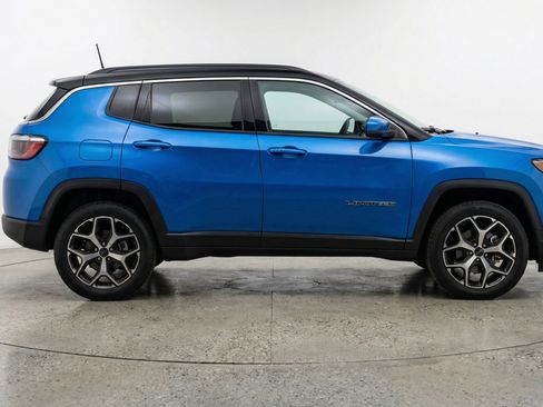 Used 2025 Jeep Compass Limited AWD/4WD image 11