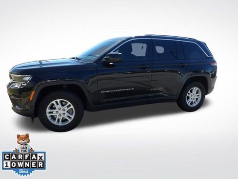 Used 2023 Jeep Grand Cherokee Laredo image 12