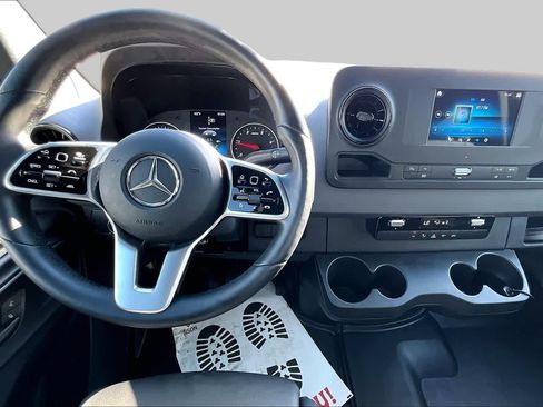 Used 2022 Mercedes-Benz Sprinter 3500 image 5