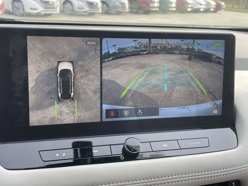 Used 2024 Nissan Rogue SL w/ SL Premium Package image 26