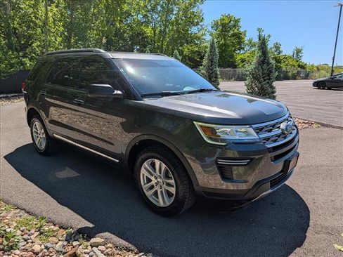 Used 2018 Ford Explorer XLT AWD/4WD image 7