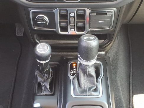 Used 2025 Jeep Wrangler Unlimited Sahara AWD/4WD image 26